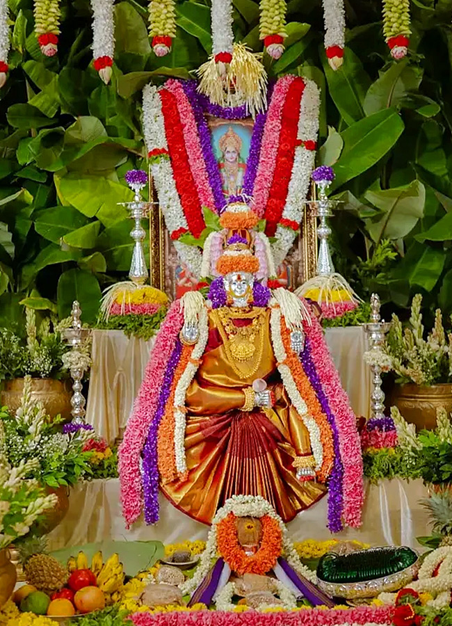 Kantara Fame Rishab Shetty Performs Special Pooja at Home Photos11