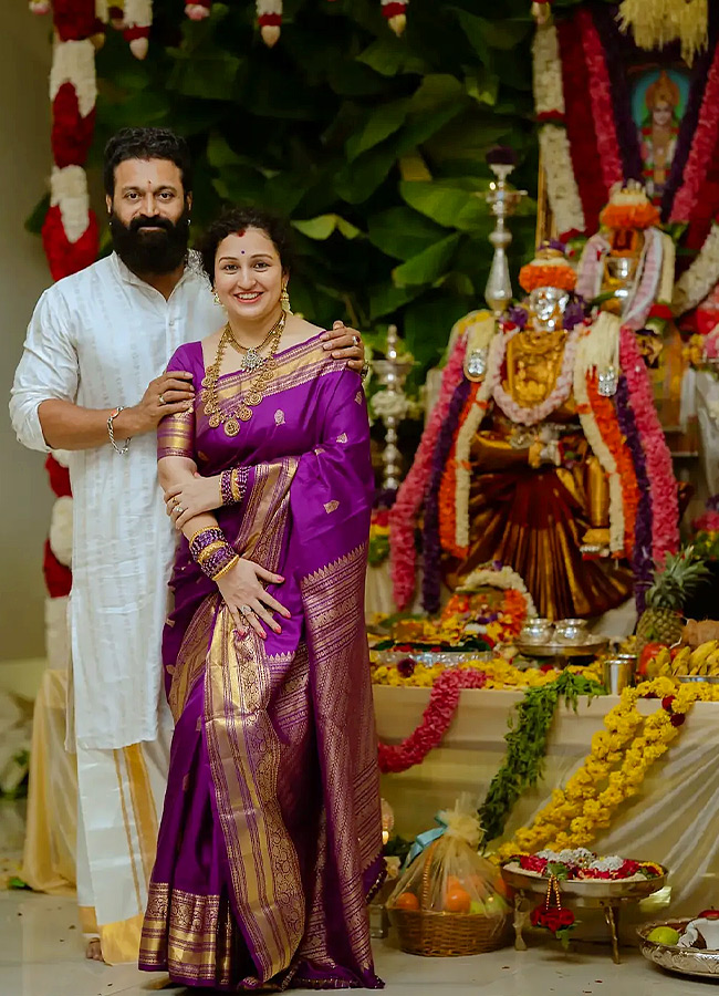 Kantara Fame Rishab Shetty Performs Special Pooja at Home Photos4