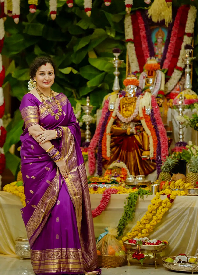 Kantara Fame Rishab Shetty Performs Special Pooja at Home Photos5