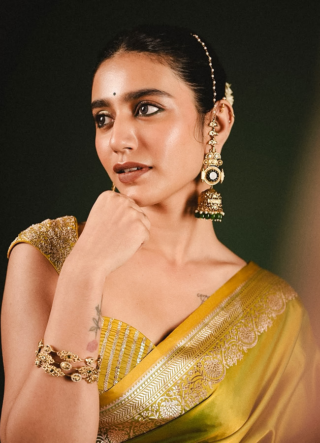 Priya Prakash Varrier Beautiful Looks3