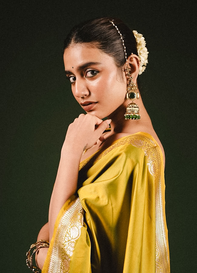 Priya Prakash Varrier Beautiful Looks4