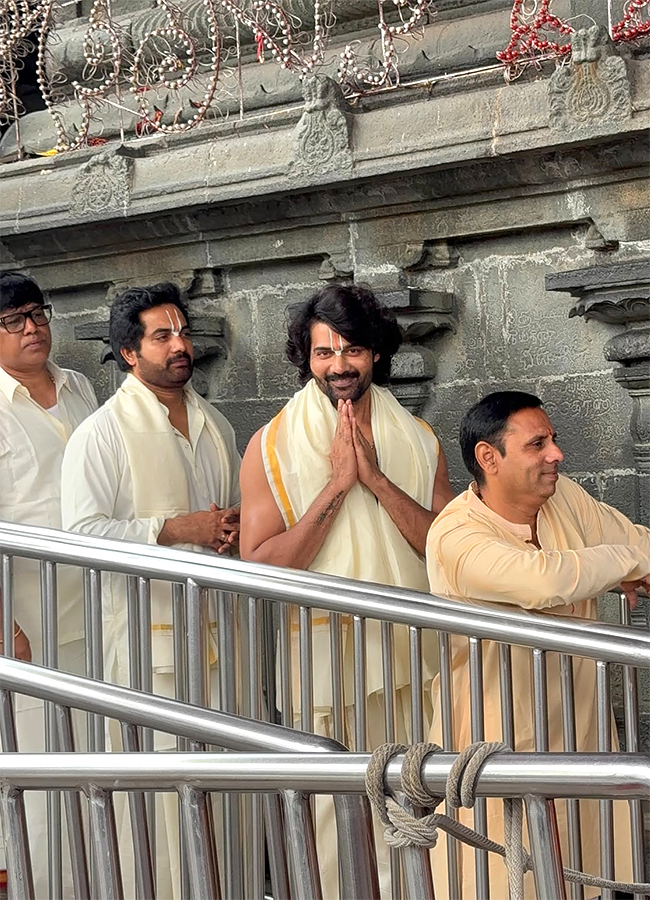 Actor Naveen Chandra visited the Tirumala HD Photos10