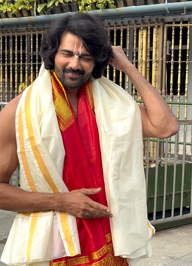 Actor Naveen Chandra visited the Tirumala HD Photos12