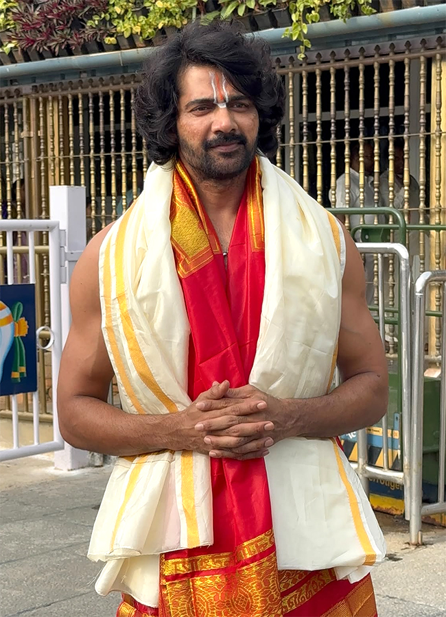 Actor Naveen Chandra visited the Tirumala HD Photos2