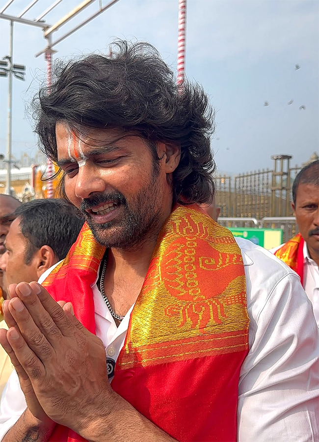 Actor Naveen Chandra visited the Tirumala HD Photos4