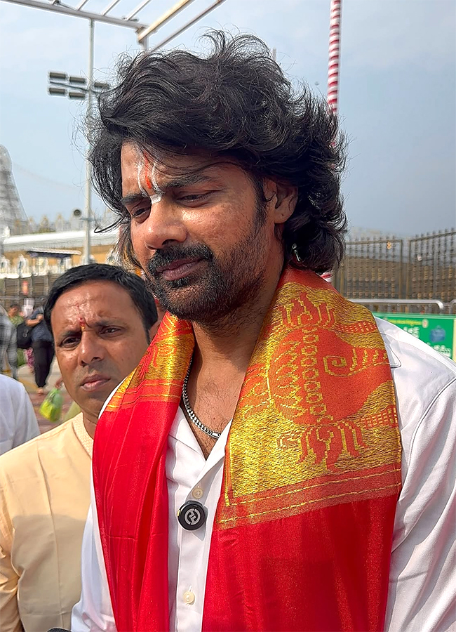 Actor Naveen Chandra visited the Tirumala HD Photos5