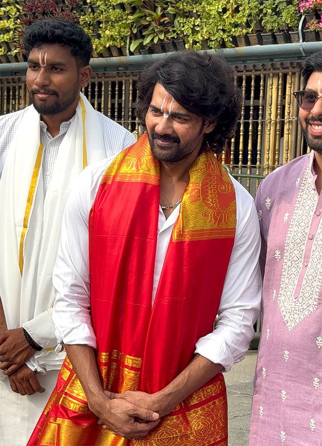 Actor Naveen Chandra visited the Tirumala HD Photos7