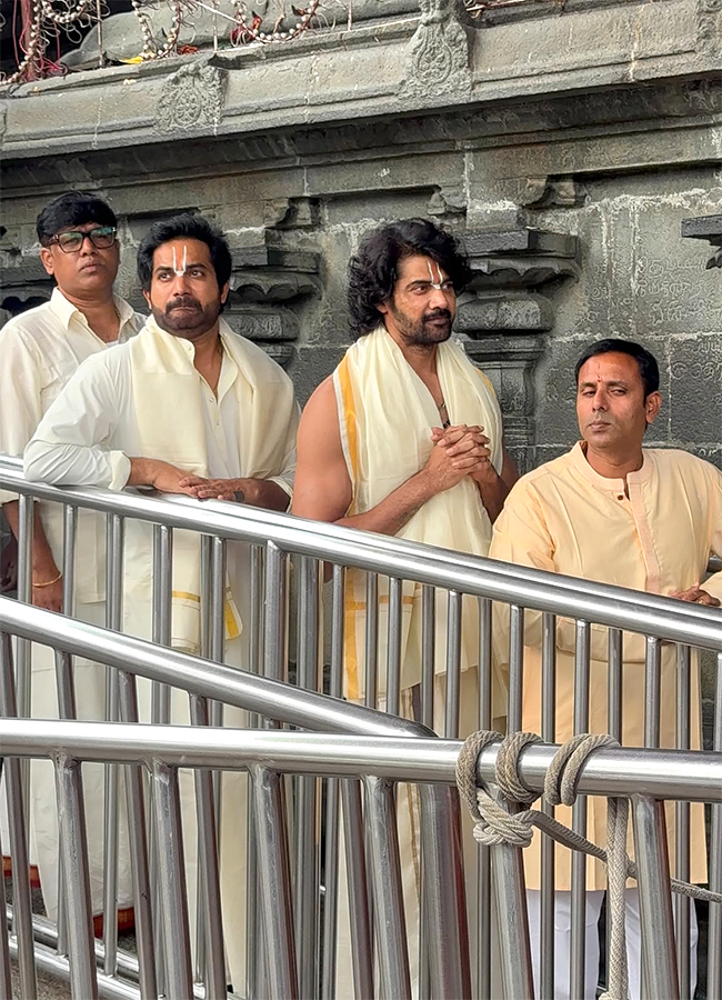 Actor Naveen Chandra visited the Tirumala HD Photos8