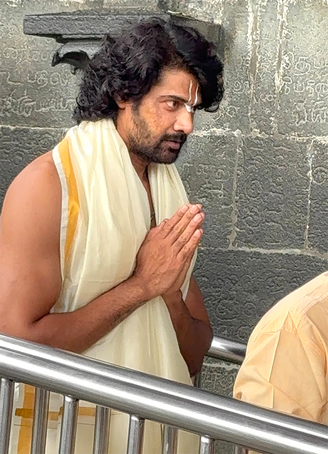 Actor Naveen Chandra visited the Tirumala HD Photos9