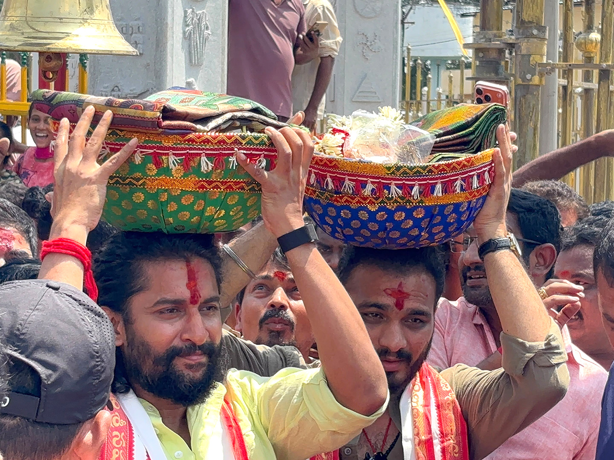 The Paradise Movie Team Visits Medaram Temple Viral Photos4