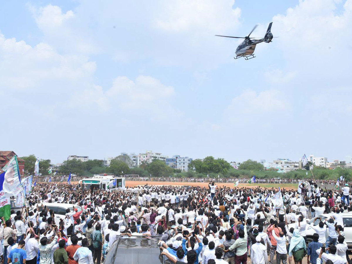 YS Jagan Visits Kakamanu Rajasekhar Home In Ongole Photos13
