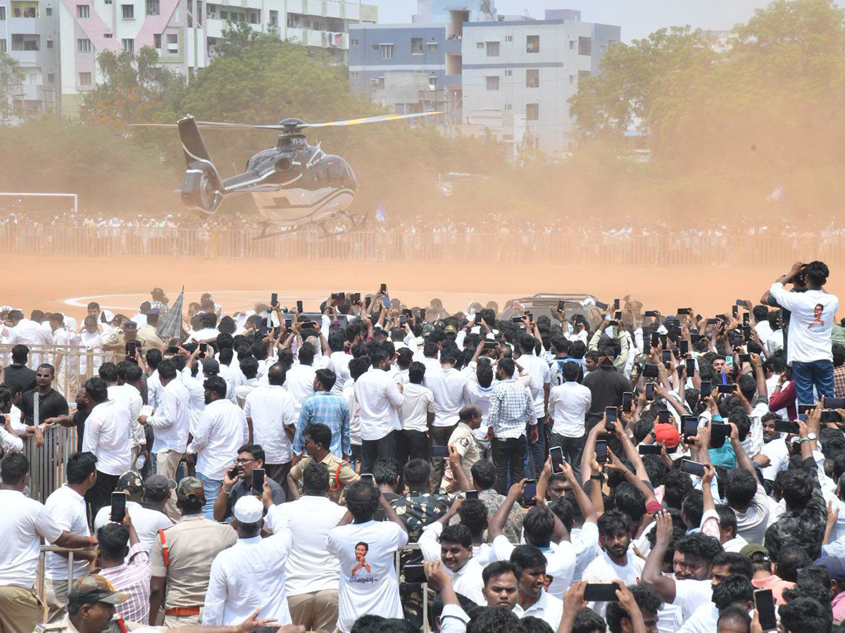 YS Jagan Visits Kakamanu Rajasekhar Home In Ongole Photos14