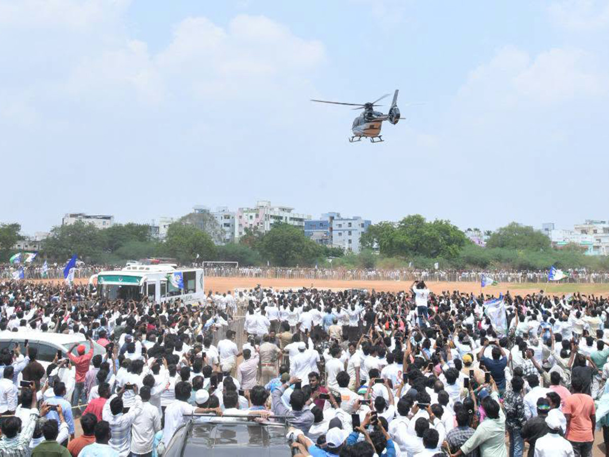 YS Jagan Visits Kakamanu Rajasekhar Home In Ongole Photos17