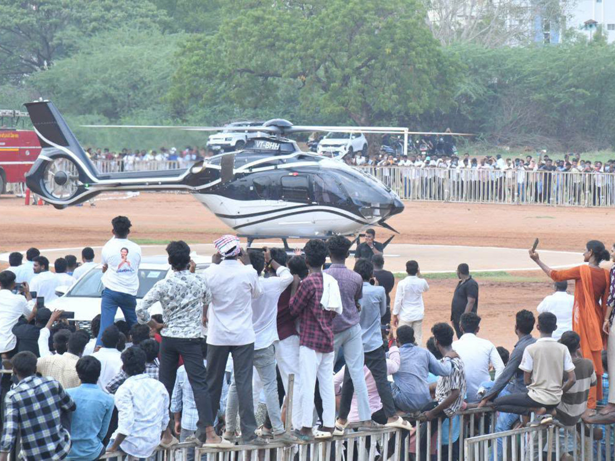 YS Jagan Visits Kakamanu Rajasekhar Home In Ongole Photos23