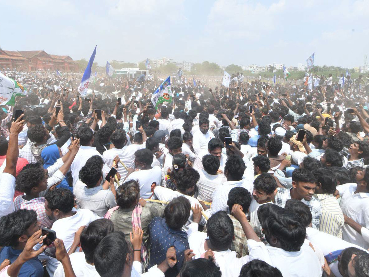 YS Jagan Visits Kakamanu Rajasekhar Home In Ongole Photos25