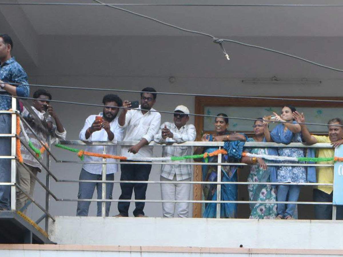 YS Jagan Visits Kakamanu Rajasekhar Home In Ongole Photos39