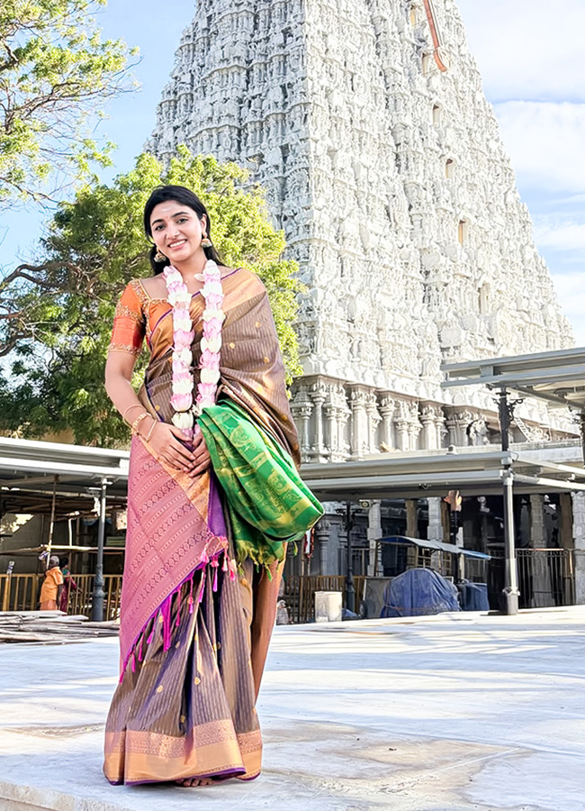 Mirna Menon Viral Pics At This Famous Temple2