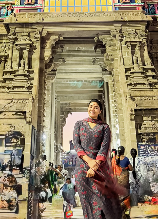 Mirna Menon Viral Pics At This Famous Temple4