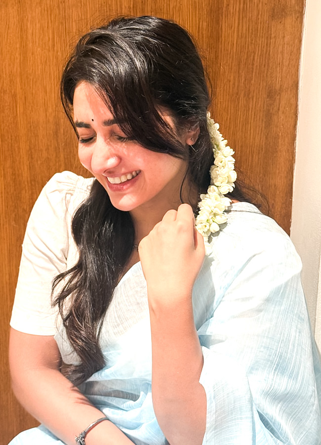 Mirna Menon Viral Pics At This Famous Temple6