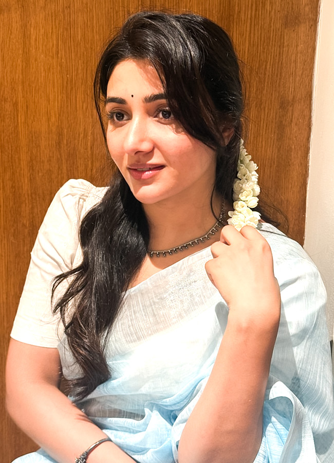 Mirna Menon Viral Pics At This Famous Temple7