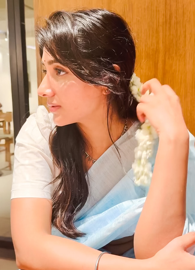 Mirna Menon Viral Pics At This Famous Temple10