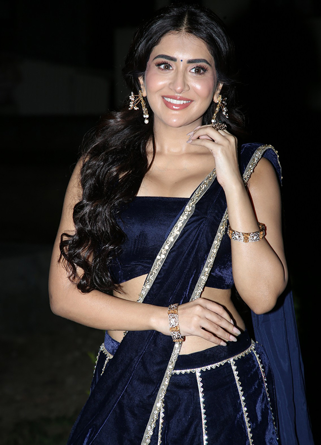 Actress Rashi Singh Latest Photos Viral11