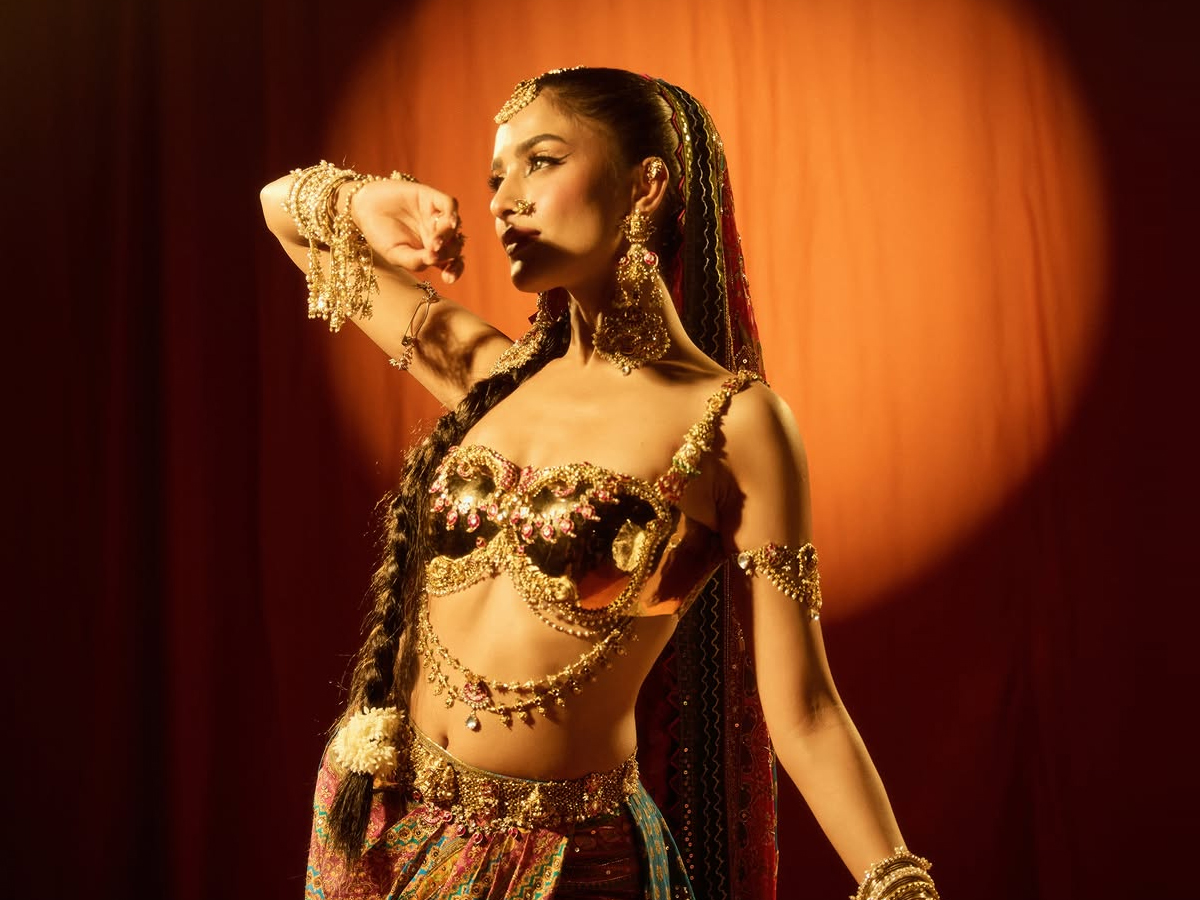 Nikita Porwals Miss World dance outfit inspired By God Meenakshi1