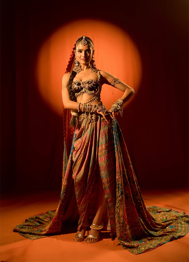 Nikita Porwals Miss World dance outfit inspired By God Meenakshi10