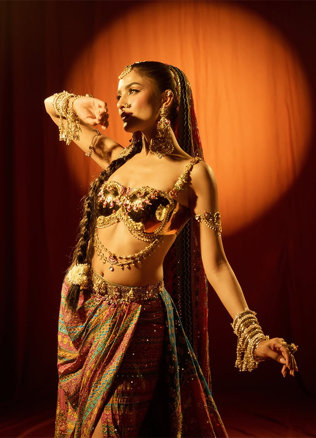 Nikita Porwals Miss World dance outfit inspired By God Meenakshi2