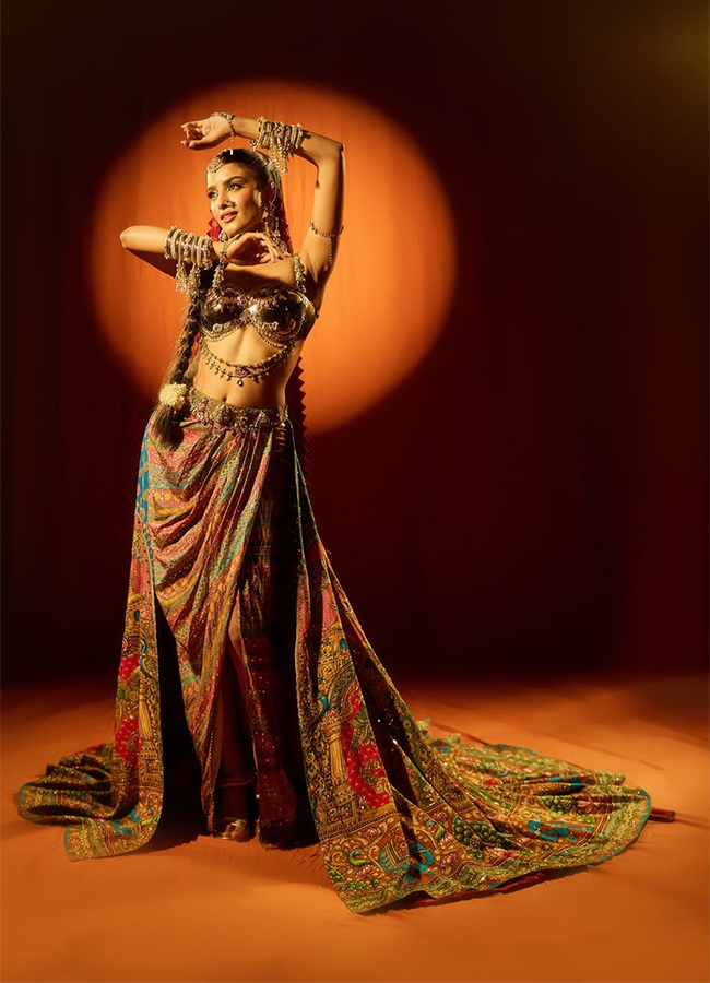 Nikita Porwals Miss World dance outfit inspired By God Meenakshi8