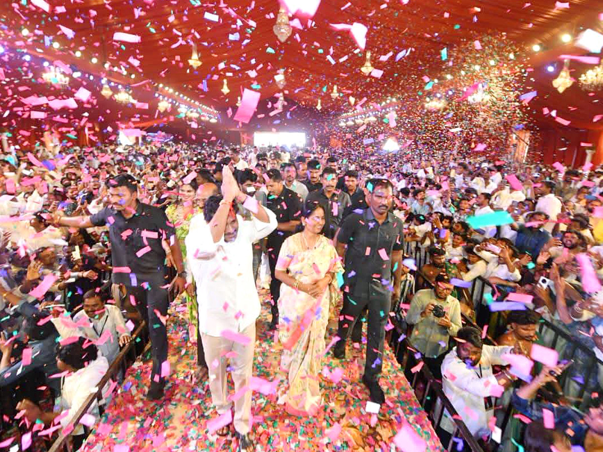 YS Jagan Receives Grand Welcome in Kurnool Photos5