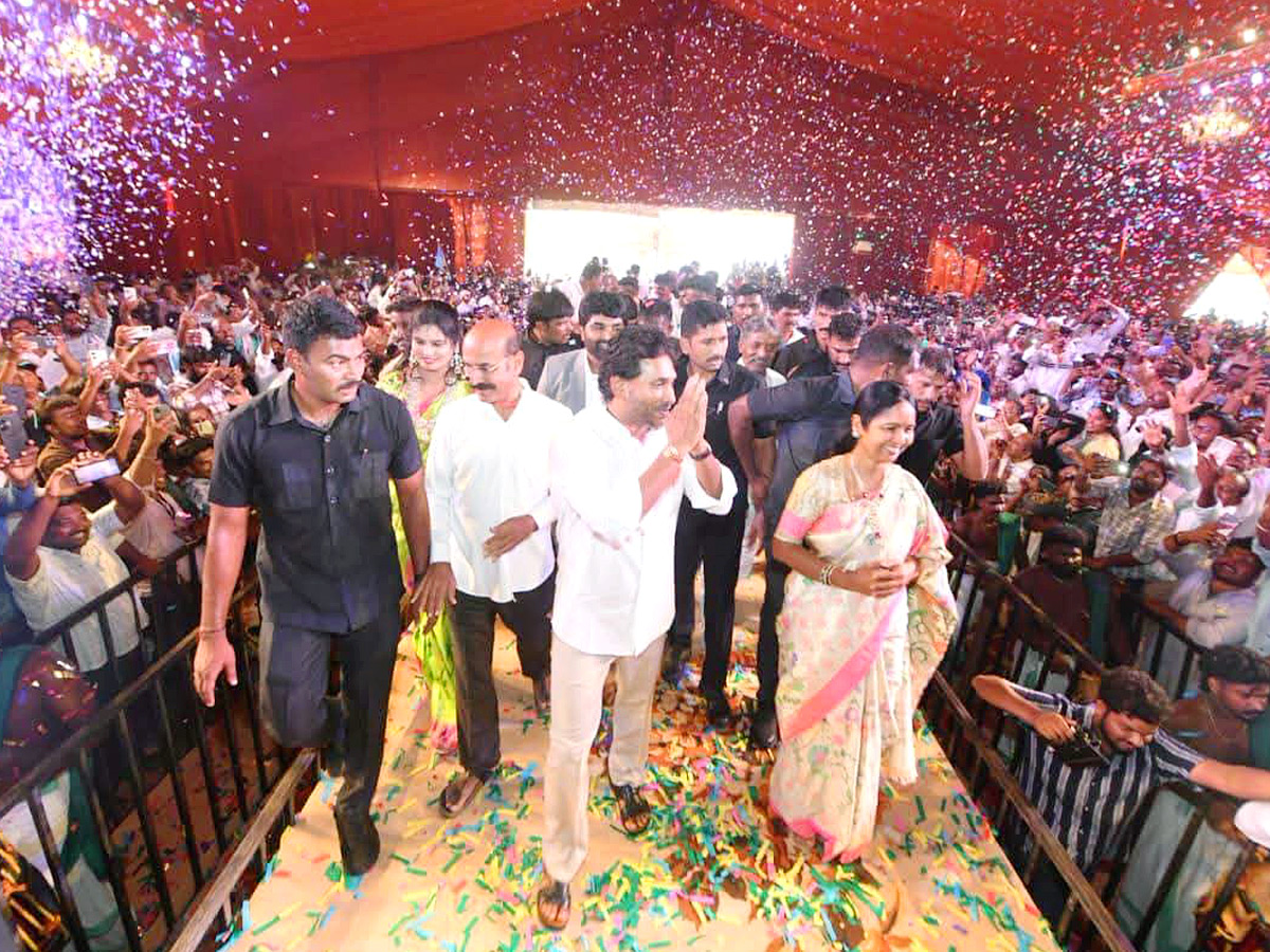 YS Jagan Receives Grand Welcome in Kurnool Photos6