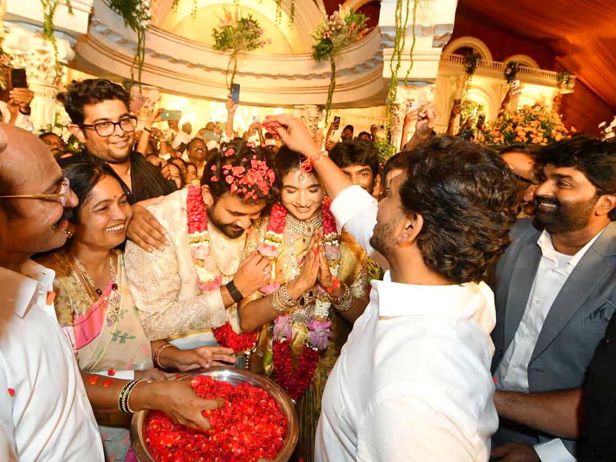 YS Jagan Receives Grand Welcome in Kurnool Photos9