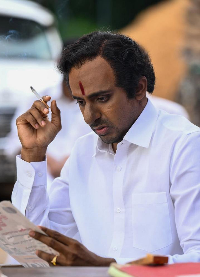Actor Priyadarshi Pulikonda Plays KCR Role In The Paradise Movie11
