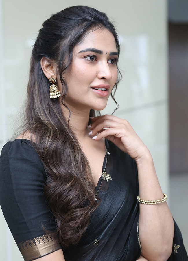 Tatvam Movie Actress Dashvika HD Photos4