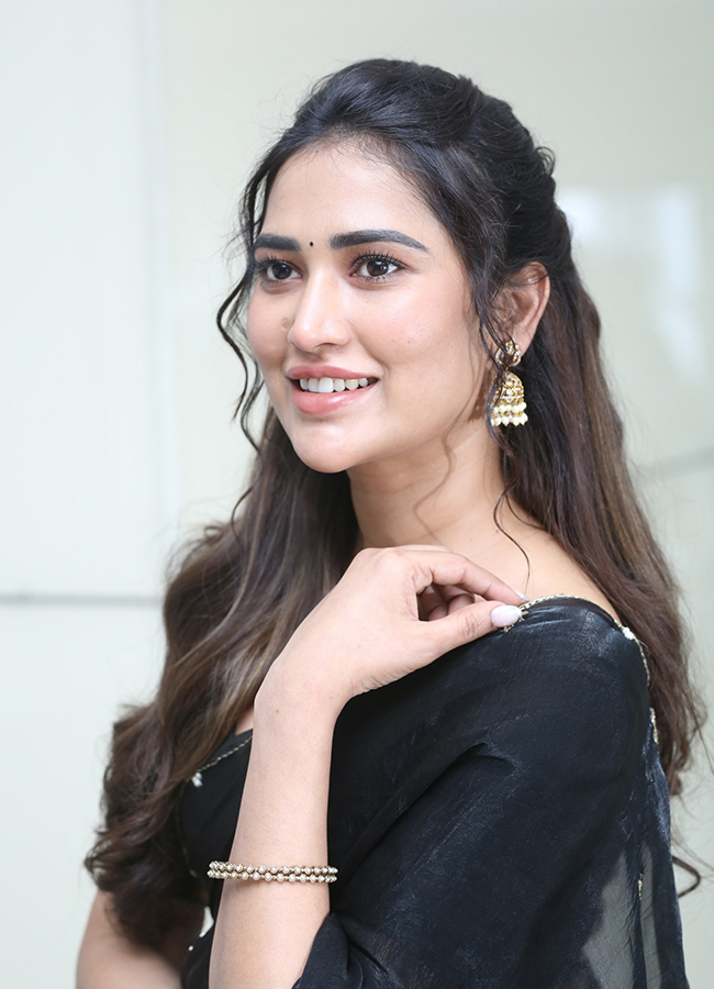 Tatvam Movie Actress Dashvika HD Photos5
