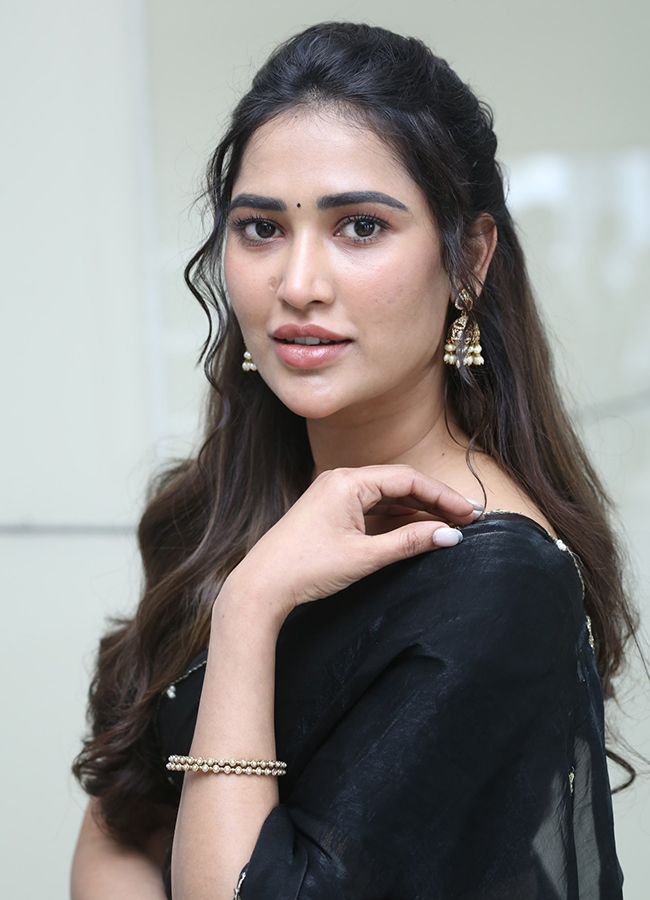 Tatvam Movie Actress Dashvika HD Photos6