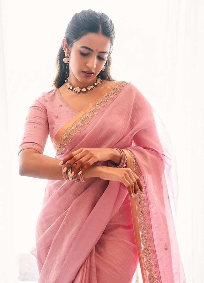 Niharika Stuns in a Light Pink Saree3