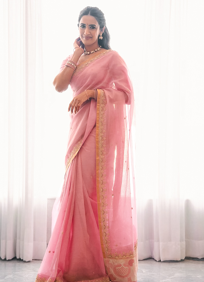 Niharika Stuns in a Light Pink Saree4