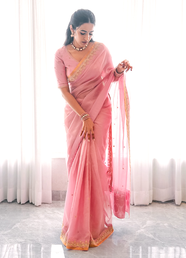 Niharika Stuns in a Light Pink Saree5