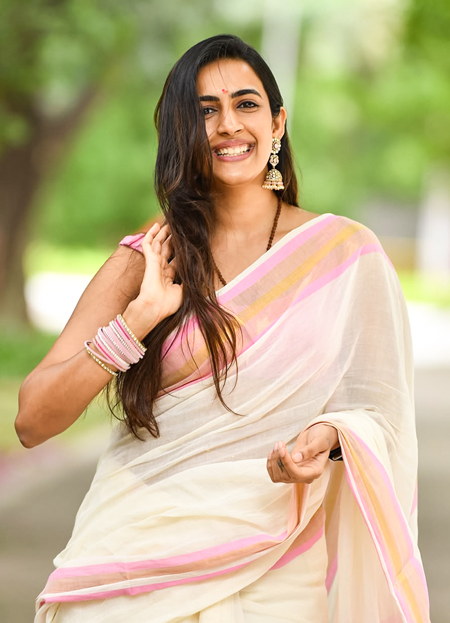Niharika Stuns in a Light Pink Saree8