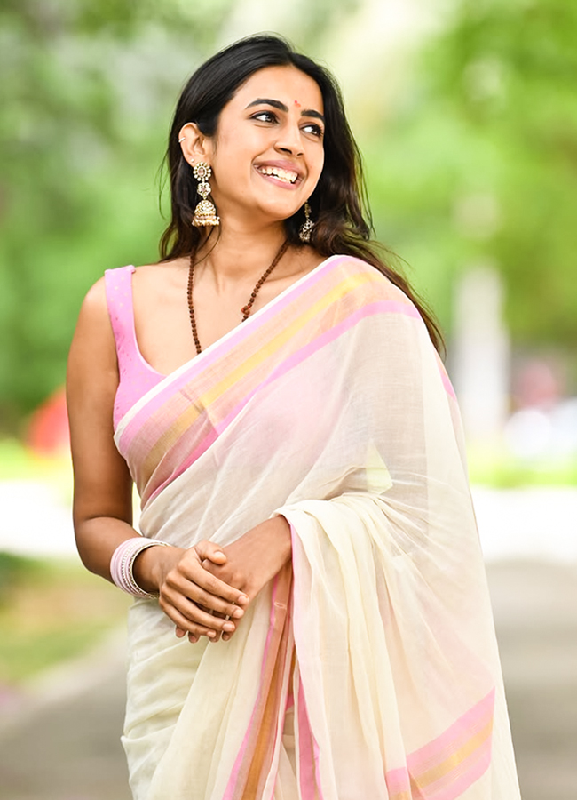 Niharika Stuns in a Light Pink Saree9