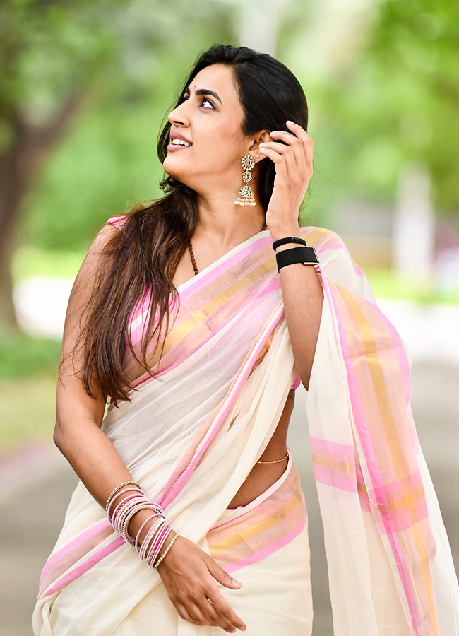 Niharika Stuns in a Light Pink Saree10