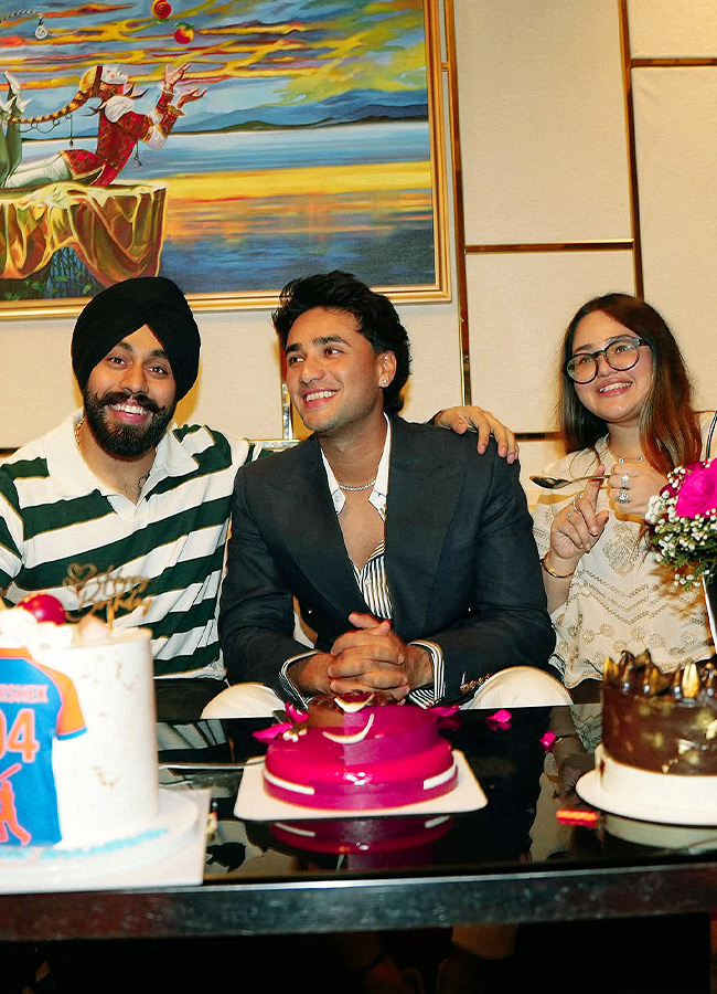 Happy Birthday to Sunrisers Hyderabad’s Six-Hitting King!12