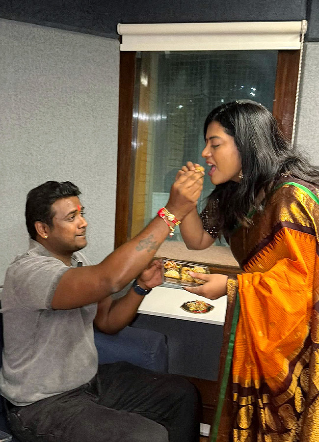 Singer Sameera Ties Rakhi to Rahul Sipligunj Heartwarming Raksha Bandhan Moments7