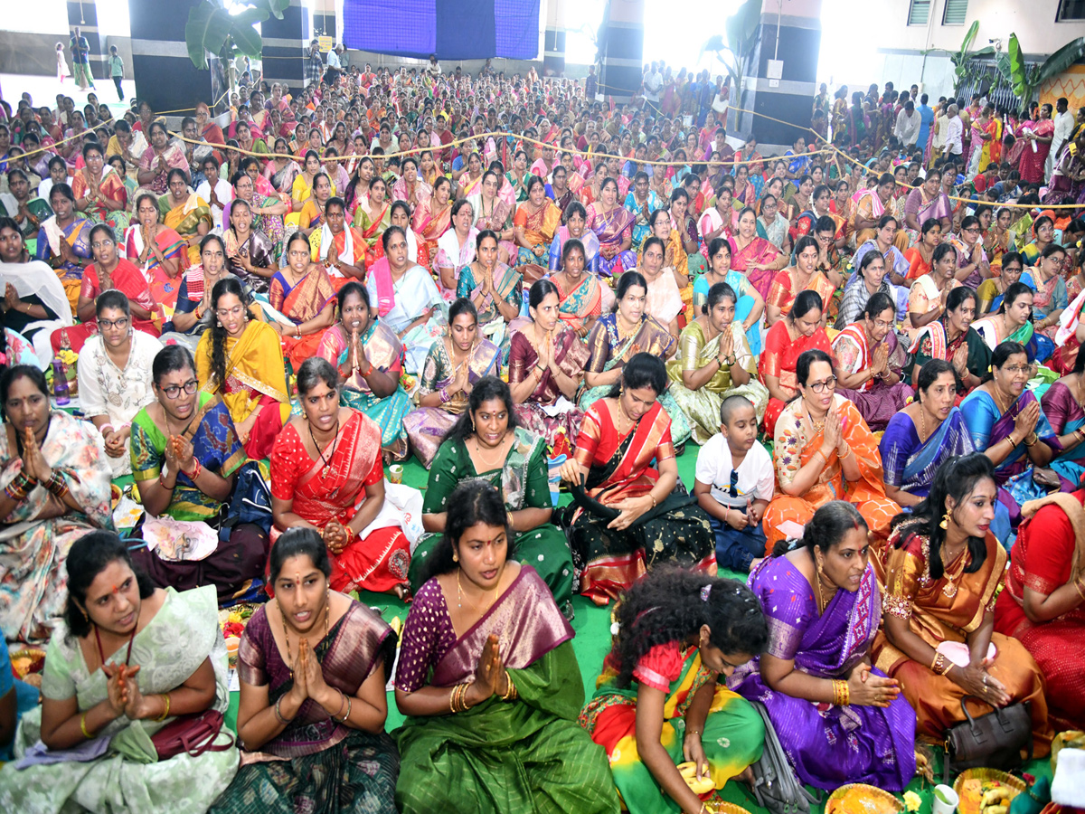 Varalakshmi Vratham At Indrakeeladri Photos12