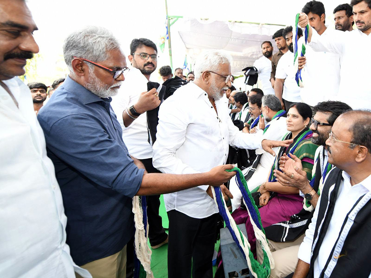 YSRCP Protests Against Irregularities Nara Lokesh Over Mega DSC Scam 8