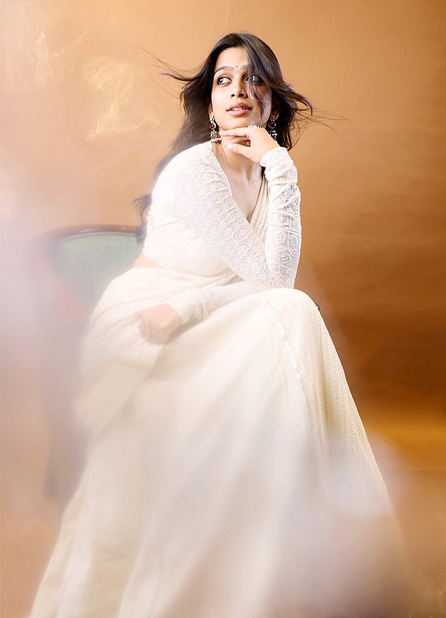 MAD Fame Ananthika A Beauty Like a Celestial Goddess Photos10