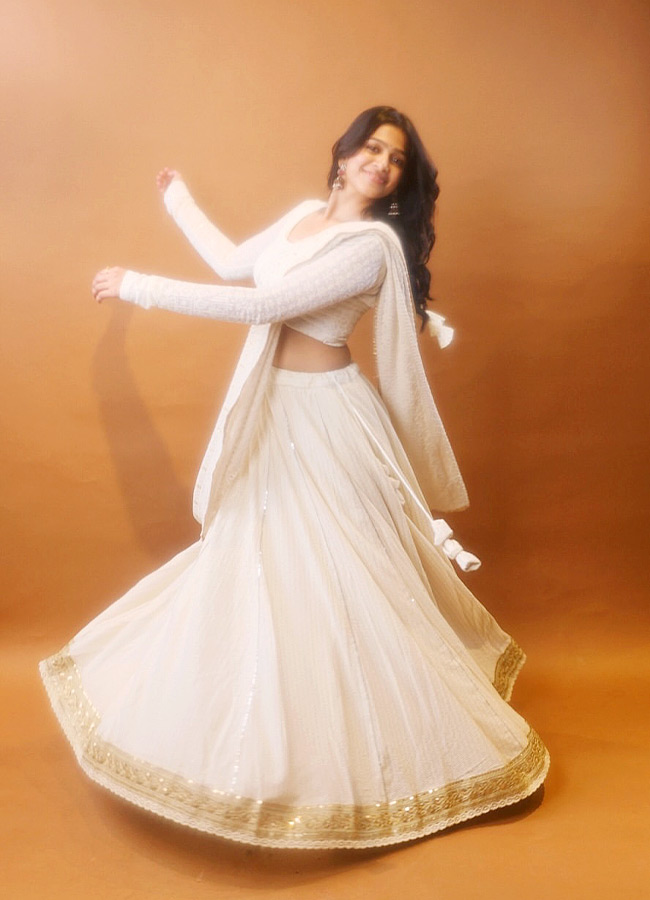 MAD Fame Ananthika A Beauty Like a Celestial Goddess Photos11