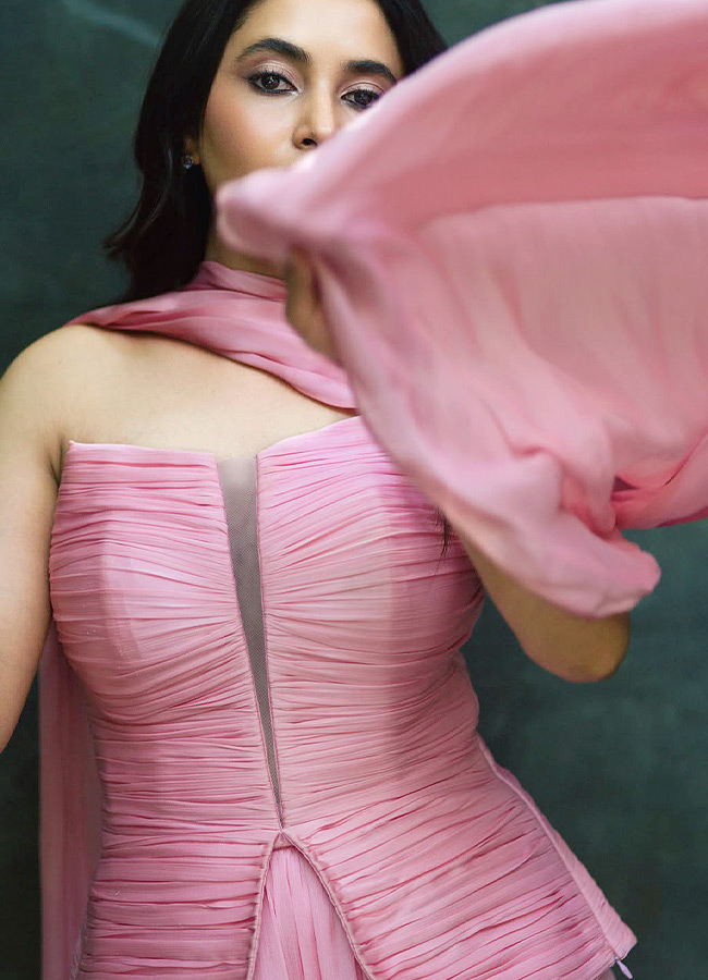 Priyanka Mohan The Pink Beauty Photos10